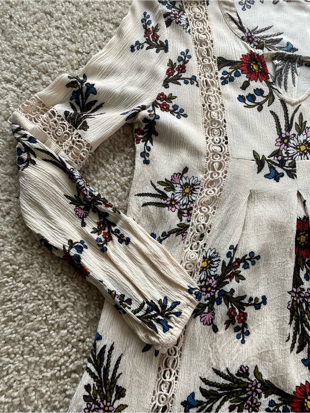 Blu Pepper Cream Floral V-Neck Blouse - Picture 4 of 5